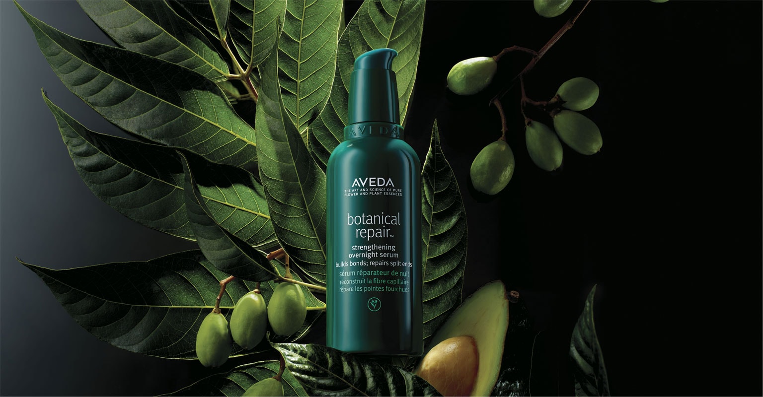 Shoppe unser neues Star-Produkt das Botanical Repair Strengthening Overnight Serum.