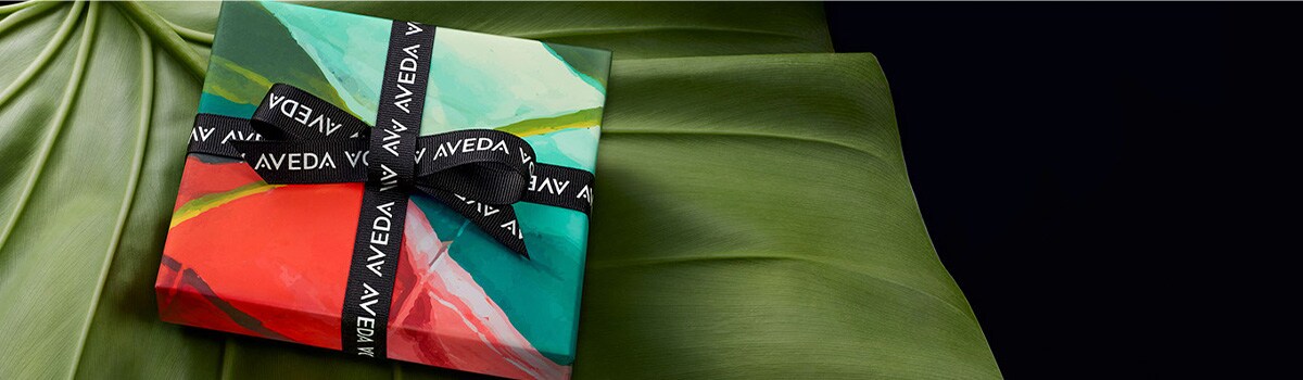 Entdecke die wundervolle Welt der Geschenke von Aveda. Jetzt Angebote entdecken.